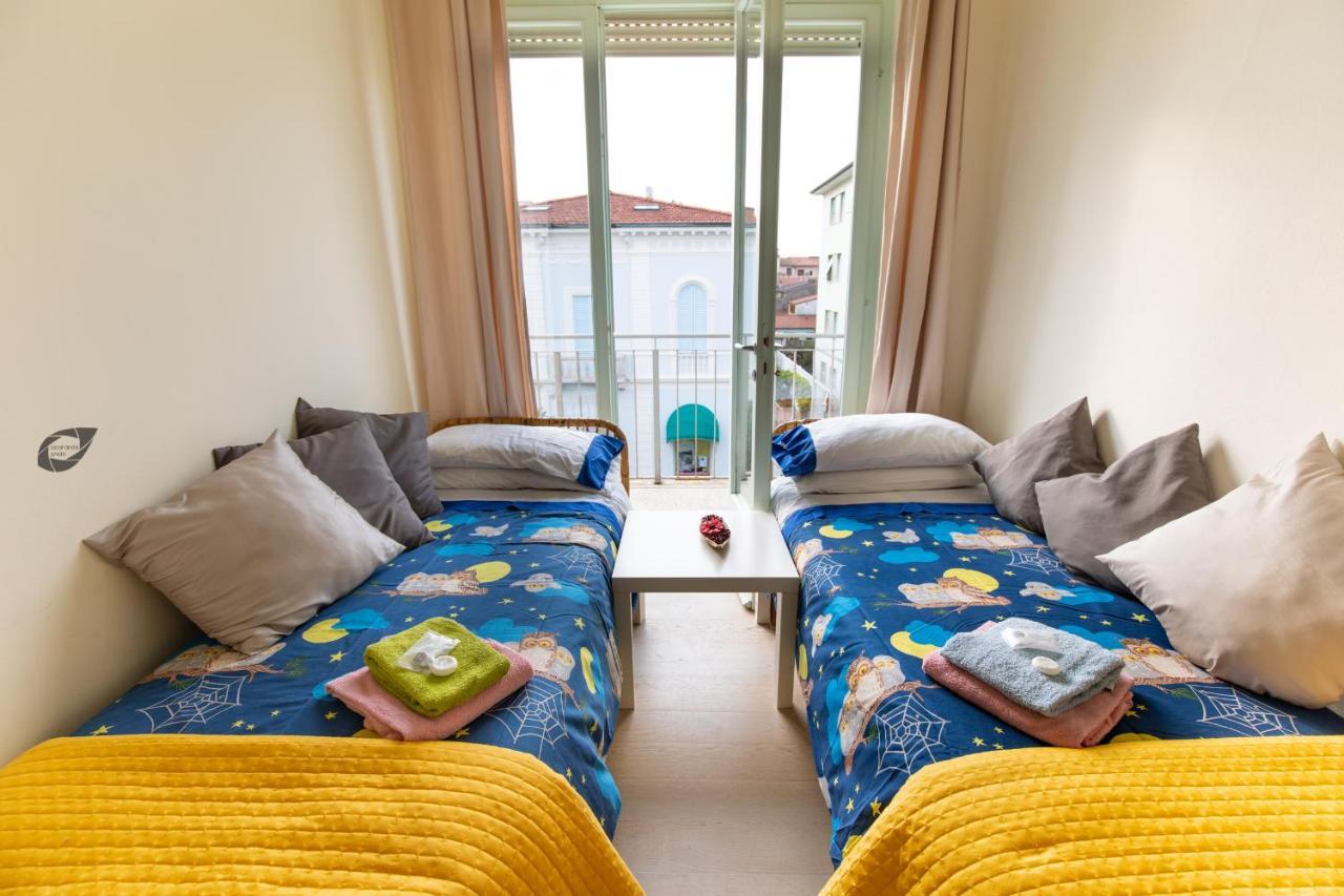 Foscolo Apartment เวียเรจโจ ภายนอก รูปภาพ